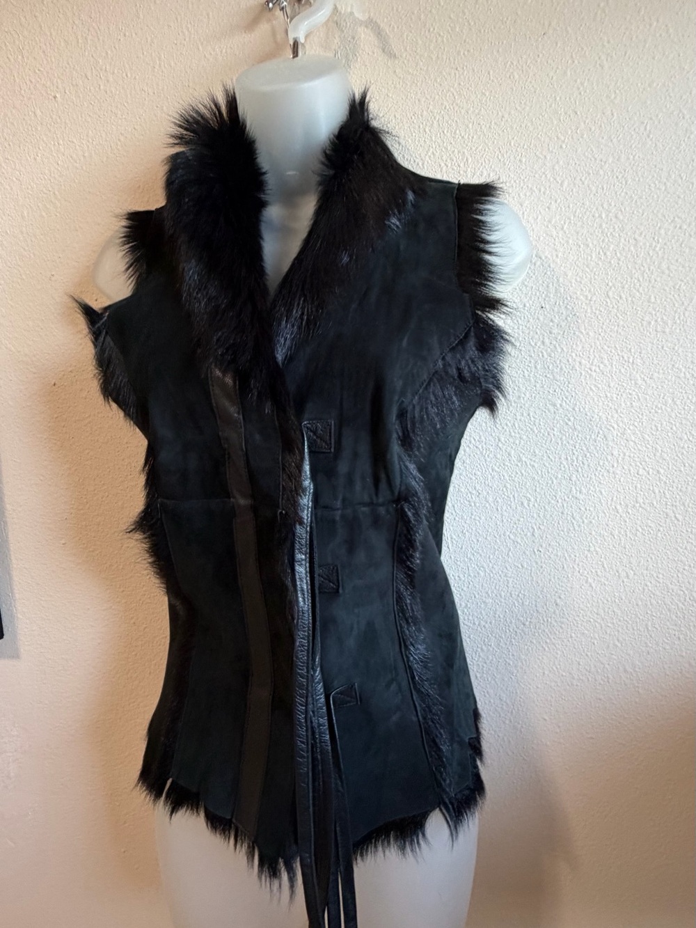 Sleeveless Black genuine leather Fur-Trim Suede Vest